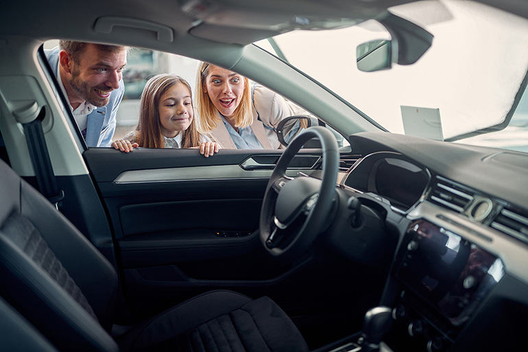 A non-resident family buying a car in Spain.