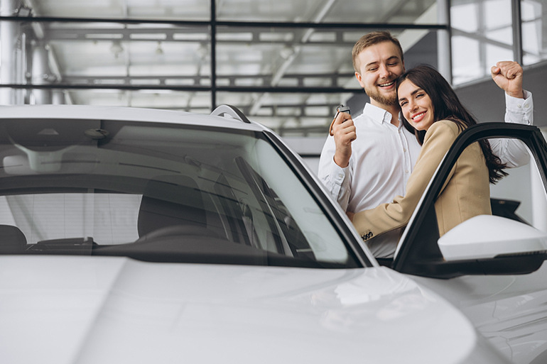 A couple after buying a car without being residents in Spain.